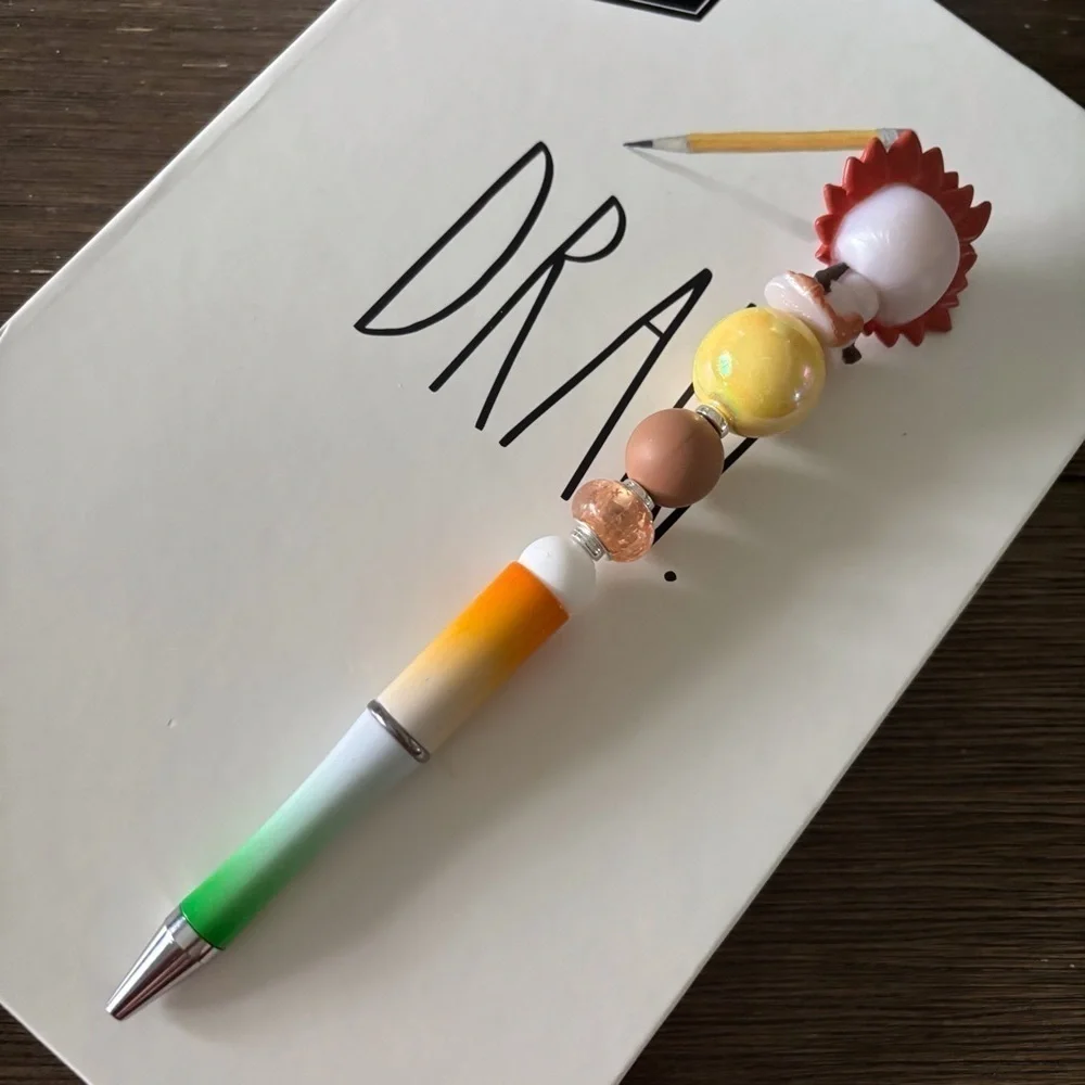 Disney Doorables: Olaf Retells: The Lion King: Simba handmade beaded pen